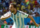 Higuaín mete a Argentina en semifinales 24 años después
