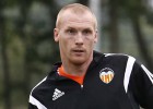 Sin acuerdo con el Valencia: Mathieu va a Perú y Chile
