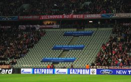 La UEFA cierra sectores de varios estadios por racismo
