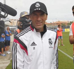 Zidane pidió ayer un despacho propio en el Fernando Torres
