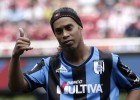 Ronaldinho se reincorpora al equipo tres semanas tarde