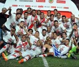 River Plate vence a San Lorenzo y suma la Recopa a su palmarés