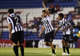 Wanderers vence a Zamora en un duelo con cinco expulsados