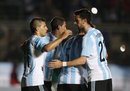 Argentina humilla a Bolivia y mete miedo de cara a la Copa