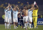 Argentina golea a Paraguay y se cita en la final con Chile