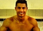 Cristiano se relaja en la piscina