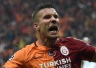 El Galatasaray remonta y vence al Benfica y aprieta el grupo C