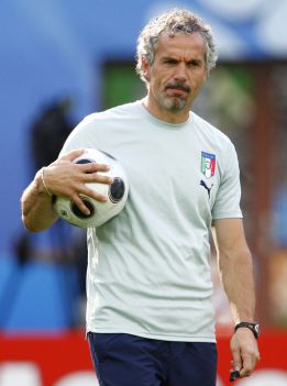El Bolonia destituye a Delio Rossi.
Donadoni es el nuevo entrenador
