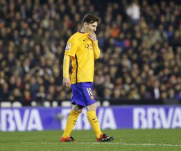 Mestalla cantó: "Hacienda somos todos, Messi paga ya"