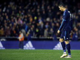 Cristiano Ronaldo cabizbajo y sin marcar en Mestalla.