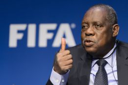 Hayatou, presidente interino de la FIFA