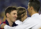 Messi personally congratulates Cristiano after El Clásico