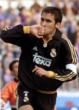 15A: Raúl llega a los 100 goles
en Liga ante el Zaragoza (2000)