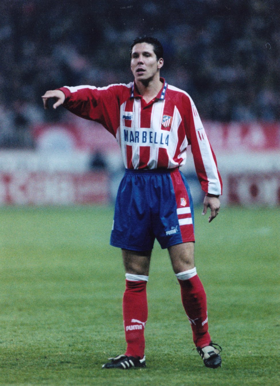 En 1994 fichó por el Atlético de Madrid por tres años y se convirtió en uno de los capitanes del equipo e ídolo indiscutible de la afición colchonera. Su mejor temporada fue la 1995/1996, fue una pieza clave dentro del equipo que conquistó el histórico doblete ganando La Liga y la Copa del Rey.