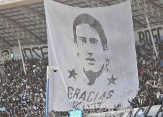 El Cilindro a los pies de Diego Milito en su despedida