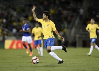 Kaká se pone la camiseta de Brasil siete meses después