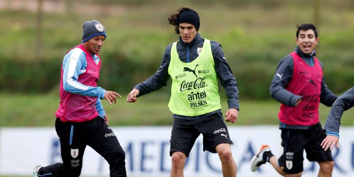 Cavani durante su entrenamiento con Uruguay