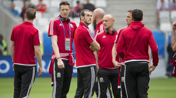 Gareth Bale, Edwards, Collins, Gales.
