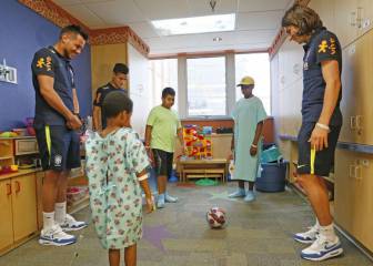 Filipe, Diego Alves y Coutinho visitaron un hospital infantil