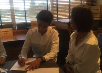 Mourinho's son goes pro and signs 2-year deal with Fulham