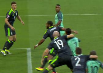 Cristiano reclamó penalti
por un agarrón de Collins