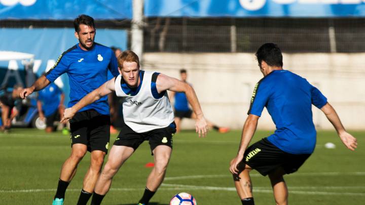 Álex Fernández se incorpora a los entrenamientos del Espanyol