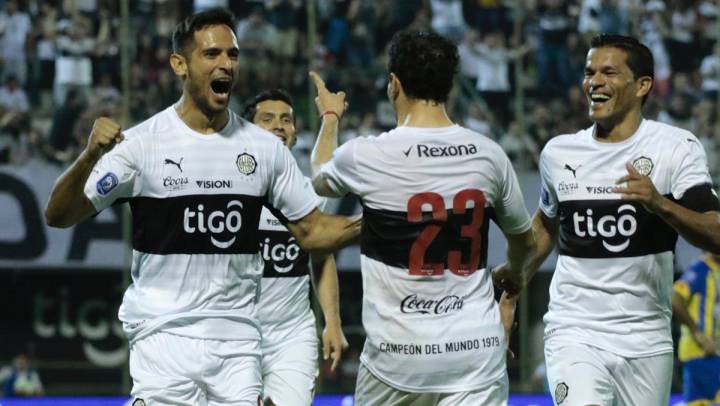 Roque Santa Cruz debuta con gol en su regreso a Paraguay