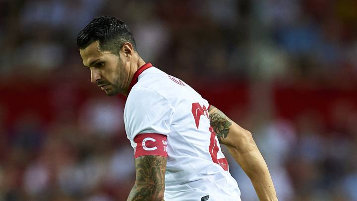 Vitolo ends Atlético talk by agreeing new Sevilla deal
