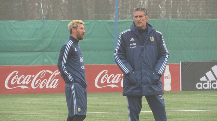 Messi didn't train with Argentina, just chatted to Edgardo Bauza