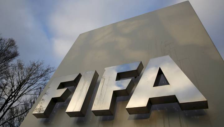 FIFA ratifica sanción al Madrid
y al Atleti, no podrán fichar un año