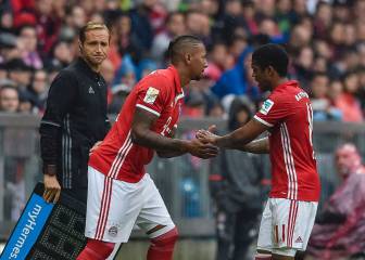 Douglas Costa podría ser baja en Champions contra el Atleti