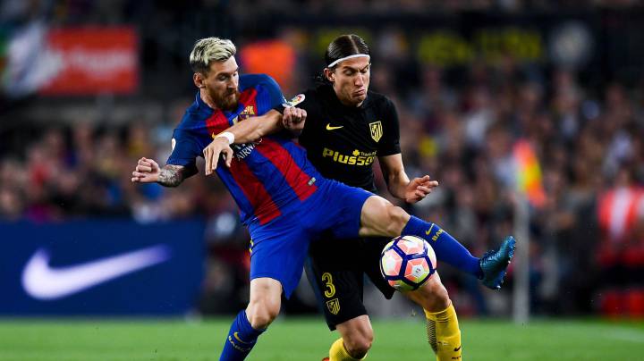 Messi off injured against Atlético Madrid