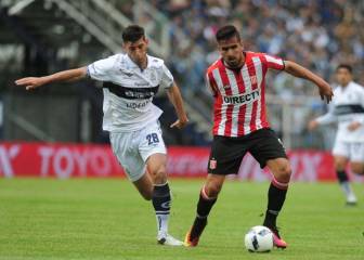 Estudiantes empata en el Clásico y retiene el primer puesto