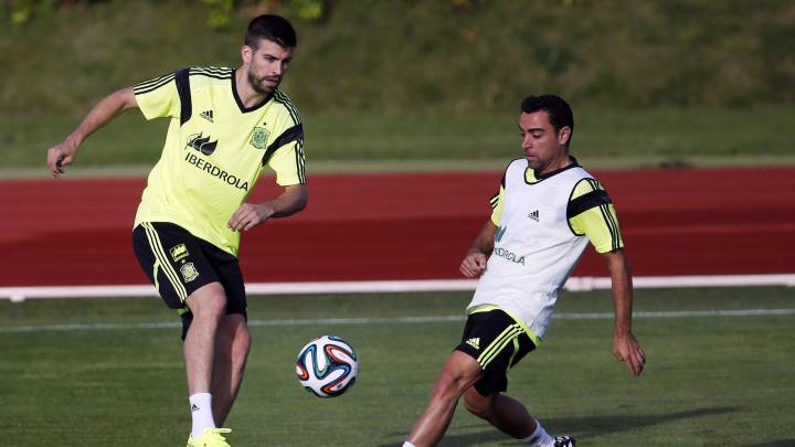 Xavi defends Piqué amid media storm: “It’s embarrassing”