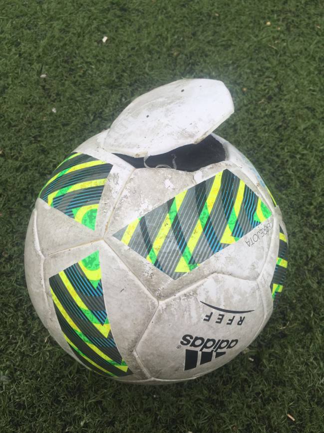 Balones de papel: fútbol modesto contra el 'Errejota' - AS.com