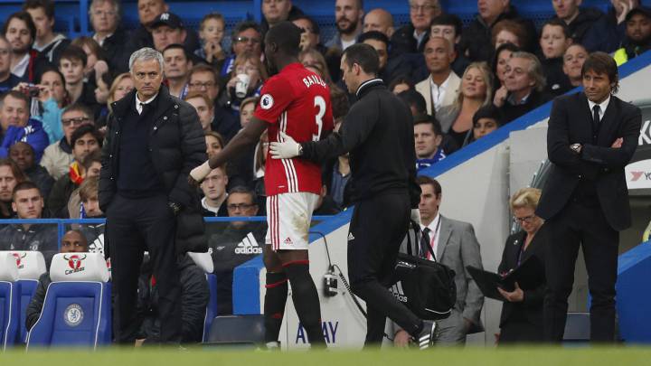 Problemas para Mourinho: Bailly estará dos meses de baja