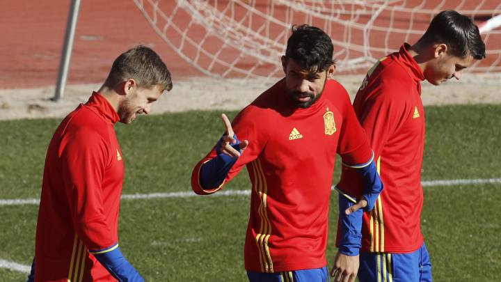 Diego Costa se entrenó con sus compañeros antes de viajar a Granada.