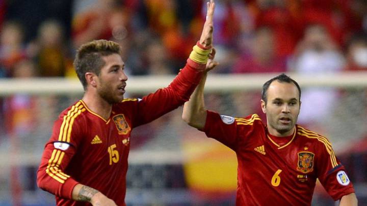 Ramos enquires about Iniesta's El Clasico availability on Twitter