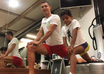 El hijo de Cristiano Ronaldo prepara el derbi con su padre