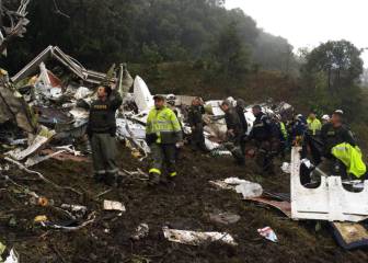 El avión del Chapecoense se estrella en Colombia: 6 supervivientes y 71 muertos