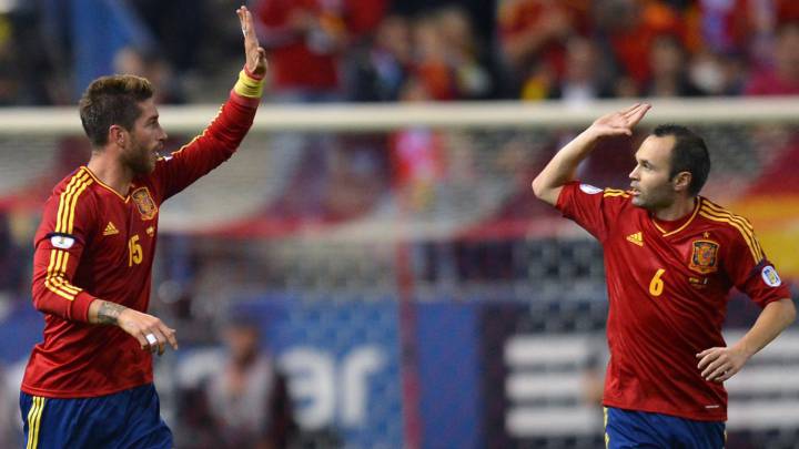 Sergio Ramos y Andrés Iniesta con la Selección.