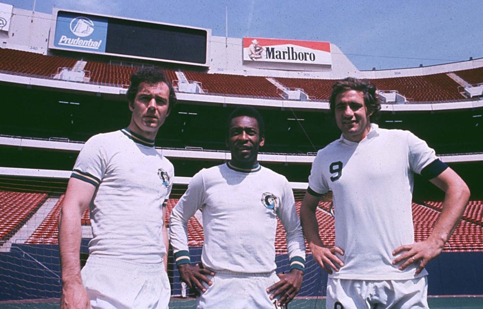 Franz Beckenbauer, Pelé y Chinaglia. 
 