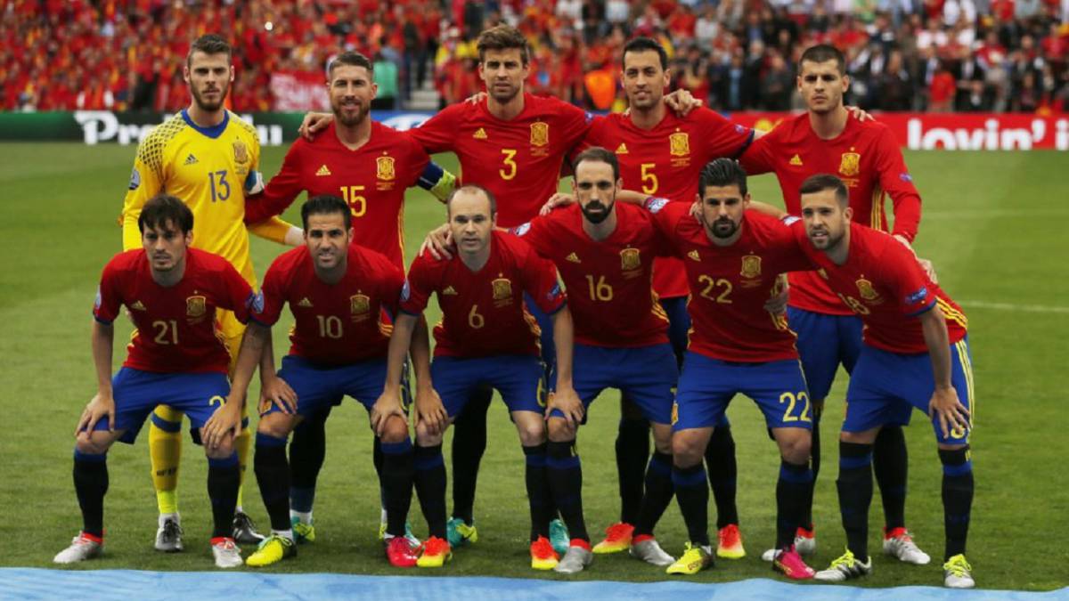 Recogen más de 10.000 firmas para ver a La Roja en Barcelona
