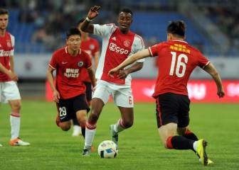 El Wolfsburgo ficha a Bazoer, seguido por el Barcelona