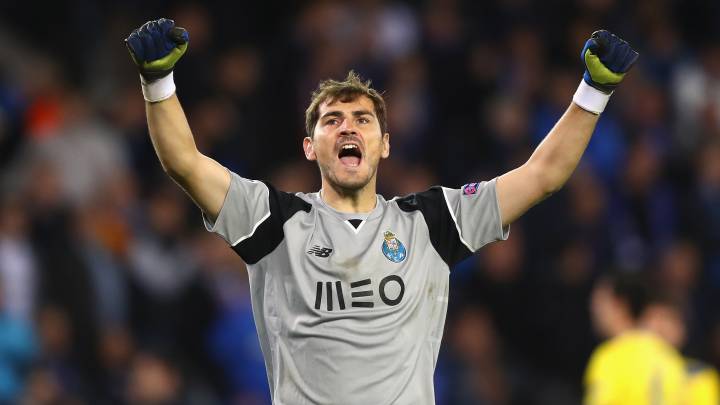 Iker Casillas celebra un gol durante el  partido del Oporto ante el Brujas en la Champions League.