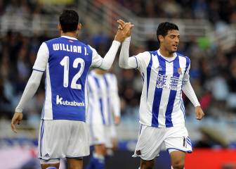 Lyon considering audacious bid for Carlos Vela