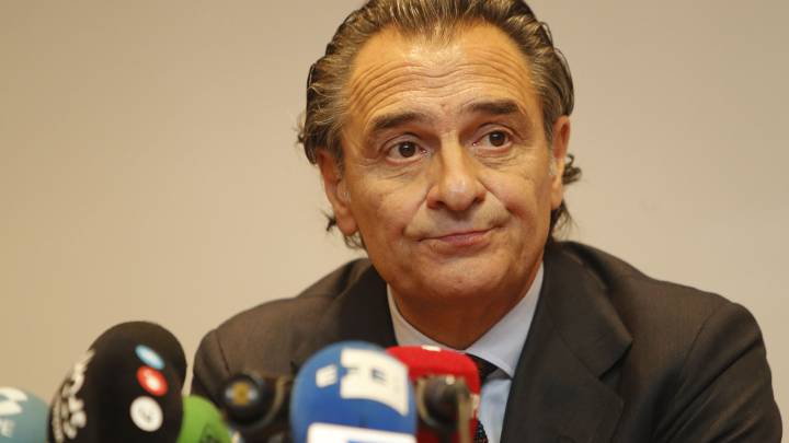Prandelli, en la rueda de prensa que ofreció el 31 de diciembre de 2016 tras dimitir como técnico del Valencia.