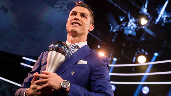 Cristiano Ronaldo con su premio The Best 2016
