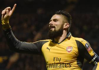 Arsenal renueva a tres figuras mientras negocia con Alexis