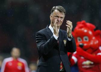 Se va un gran DT, Louis Van Gaal deja los banquillos